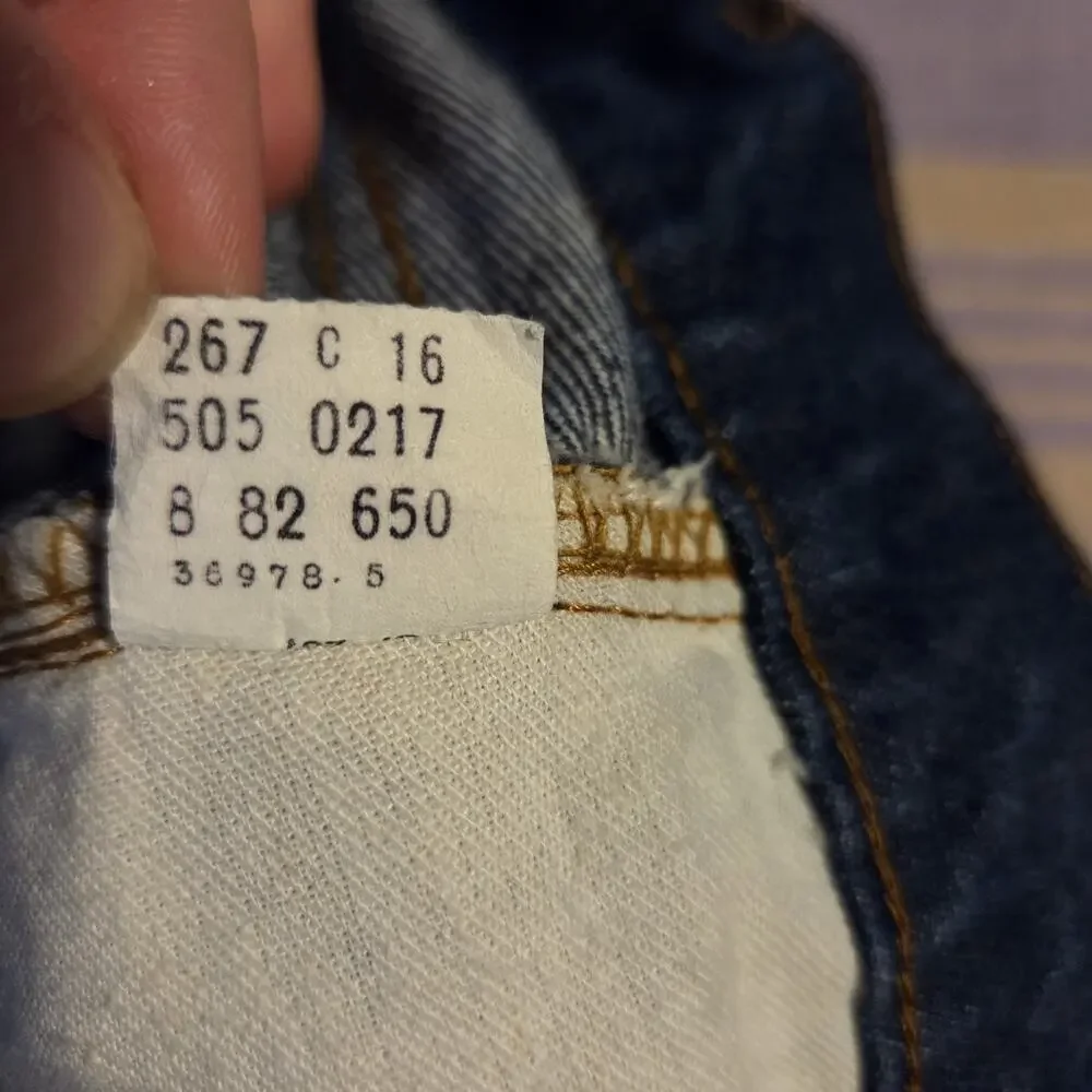 Levis refer measurements